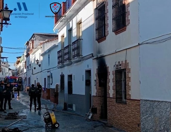 Vista de la casa afectada por el incendio en el que han fallecidos dos adolescentes en Alhaurín el Grande.