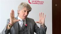 Martínez ve una "utopía" una mayoría absoluta y baraja para el PSOE una horquilla de entre 28 y 34 procuradores en 2026