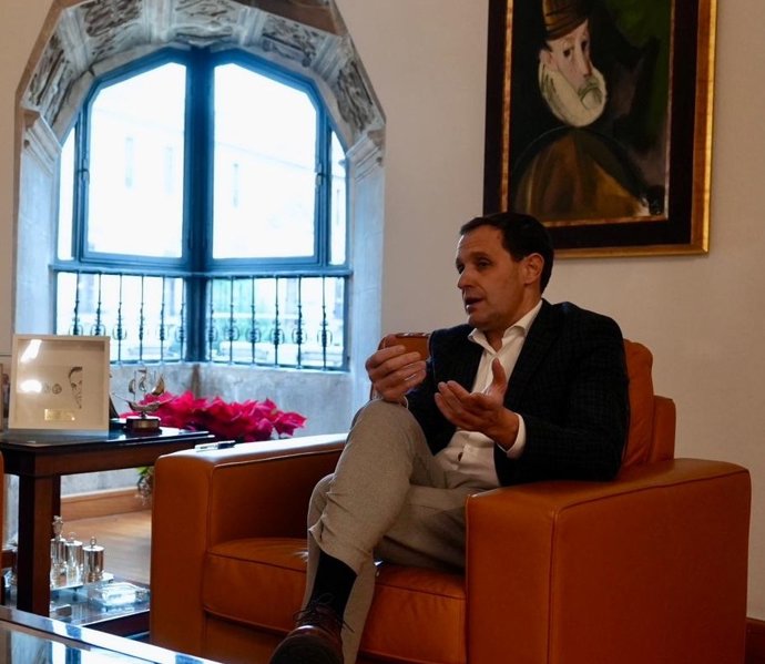 El presidente de la Diputación de Valladolid, Conrado Íscar, durante la entrevista.