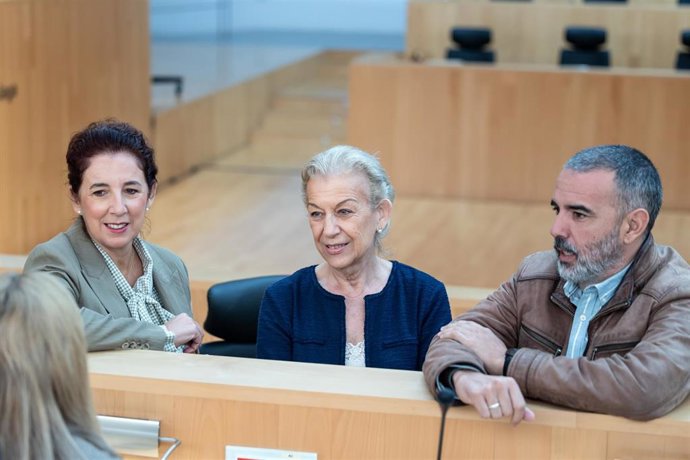 María Francisca Caracuel ha explicado que “se trata de acciones fundamentales para la mejora de las infraestructuras, los equipamientos y los suministros, para facilitar la gestión y para que los ayuntamientos cuenten con asistencia técnica"