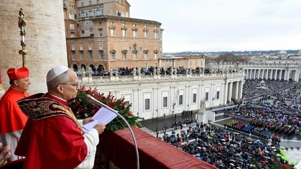 El Papa León XIV durante la bendición 'Urbi et Orbi'