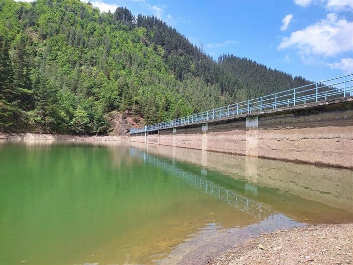 Archivo - Sequía.- Las lluvias incrementan hasta el 87% el nivel de los embalses que abastecen a Bizkaia