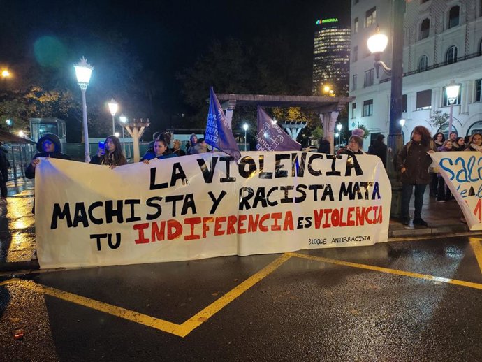 Pancarta contra la violencia machsita en la manifestación del 25-N en Bilbao