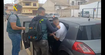 Sorprendido con seis kilos de marihuana cuando iba a ser detenido por una brutal agresión en Cox