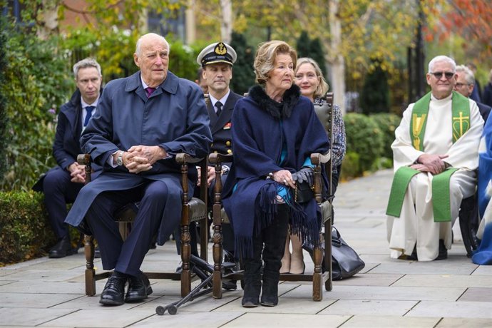 Archivo - El rey de Noruega, Harald V, junto con la reina Sonia 