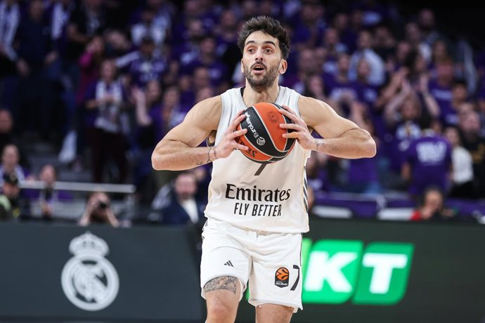 Facundo Campazzo of Real Madrid in action during the Turkish Airlines EuroLeague Regular Season Round 17 match between Real Madrid and Paris at Movistar Arena on December 18, 2025 in Madrid, Spain.