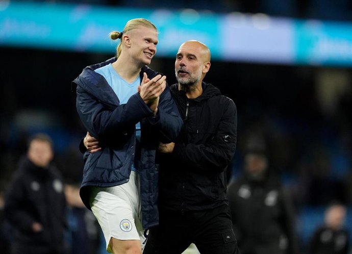 Archivo - Pep Guardiola y Erling Haaland