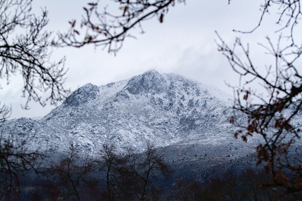 Solsticio de invierno en Pico de La Maliciosa, a 21 de diciembre de 2025, en Sierra de Guadarrama, Madrid (España).