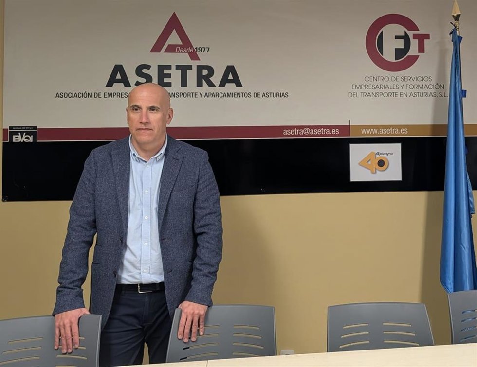 El secretario general de la asociación que agrupa a las empresas de transporte, logística, aparcamientos y otras actividades afines en Asturias (Asetra), Javier Cruz.