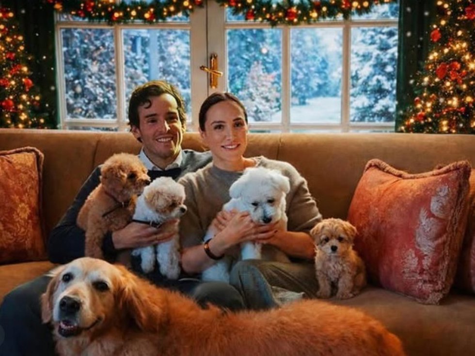 Tamara Falcó e Íñigo Onieva felicitan las fiestas a sus seguidores con una preciosa postal navideña con sus perros