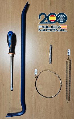 Joyas y herramientas intervenidas en una operación policial