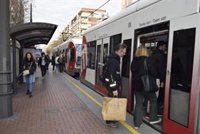 Detenido un joven por agredir sexualmente a una mujer en la estación de tranvía de Vicent Zaragozà de València