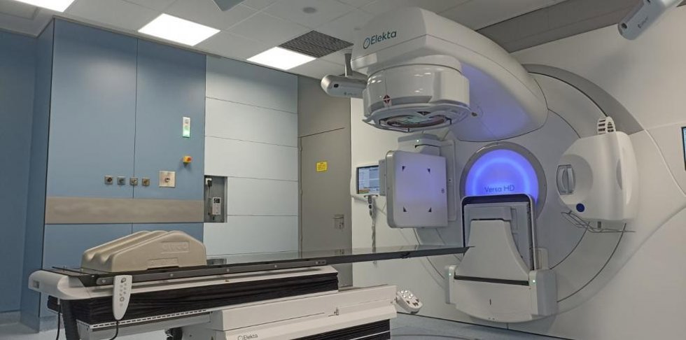El Plan INVEAT Aragón ha permitido invertir en equipos de alta tecnología. En la imagen, el nuevo acelerador del Hospital Clínico de Zaragoza.