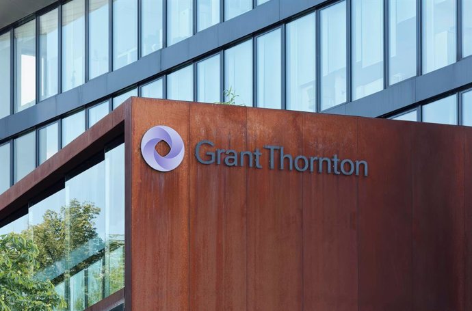 Archivo - 2M5NWAN Grant Thornton AG, logo at the Duesseldorf branch, auditing company, management consultancy, North Rhine-Westphalia, Germany