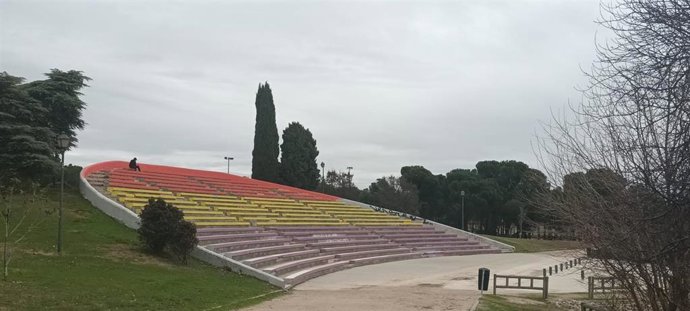 Archivo - Bamdera republicana pintada en las gradas del parque de Las Cruces, en Carabanchel