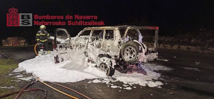 Trasladado un hombre tras un incendio en un vehículo en Valcarlos.