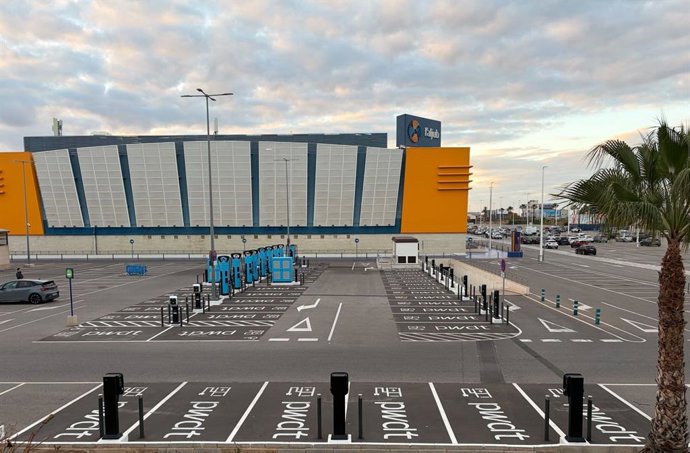 Powerdot inaugura a Elx una estació de "recarrega ultrarrápida" amb 1.300 kW de potència i 45 places electrificades