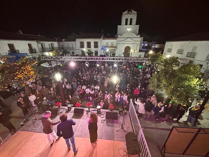 Imagen de la celebración de las precampanadas de Algar en 2024.