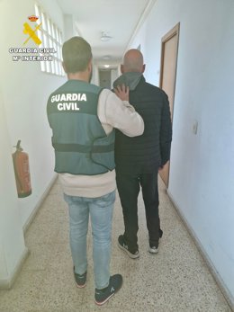 Detingut un home de 70 anys per provocar un incendi agrícola entre Gandia i Oliva