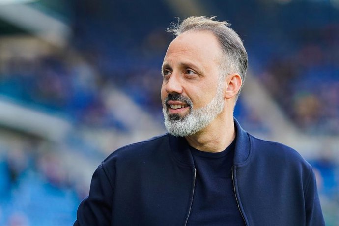 Archivo - FILED - 03 May 2024, Baden-Wuerttemberg, Sinsheim: Hoffenheim's coach Pellegrino Matarazzo arrives for the German Bundesliga soccer match between TSG 1899 Hoffenheim and RB Leipzig at PreZero Arena. Photo: Uwe Anspach/dpa
