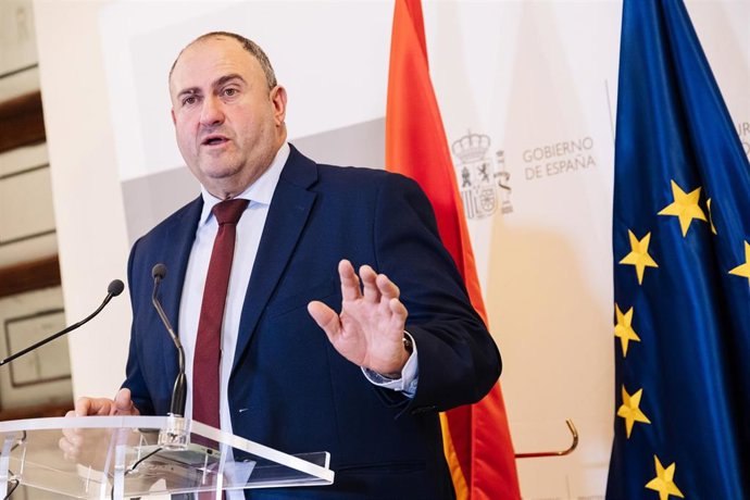 Archivo - El consejero de Agricultura, Ganadería y Desarrollo Rural de Castilla La Mancha, Julián Martínez Lizán, en una foto de archivo.