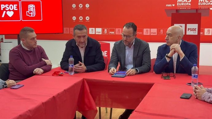El exalcalde de Elche Carlos González deja su acta como concejal del PSPV y le relevará Miguel Serna