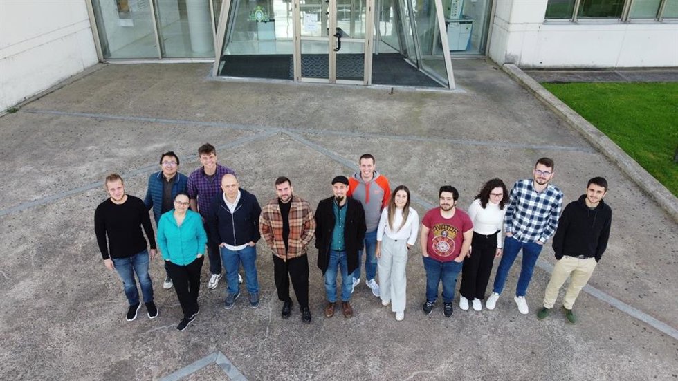 Archivo - Investigadores demuestran el guiado de luz en la nanoescala girando tres capas de espesor atómico