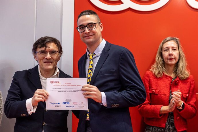 Fundación ONCE atorga a la Comunitat Valenciana 11 beques a estudiants amb discapacitat