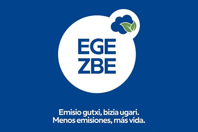 El distintivo ambiental será obligatorio desde el lunes para vehículos que accedan a la Zona de Bajas Emisiones de Pamplona.