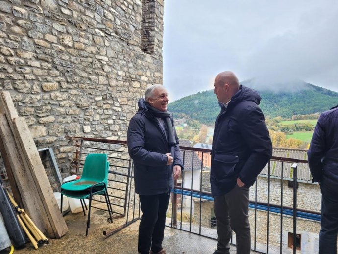 Octavio López visitó el 24 de noviembre las obras de 5 viviendas del Programa 700 en Boltaña.