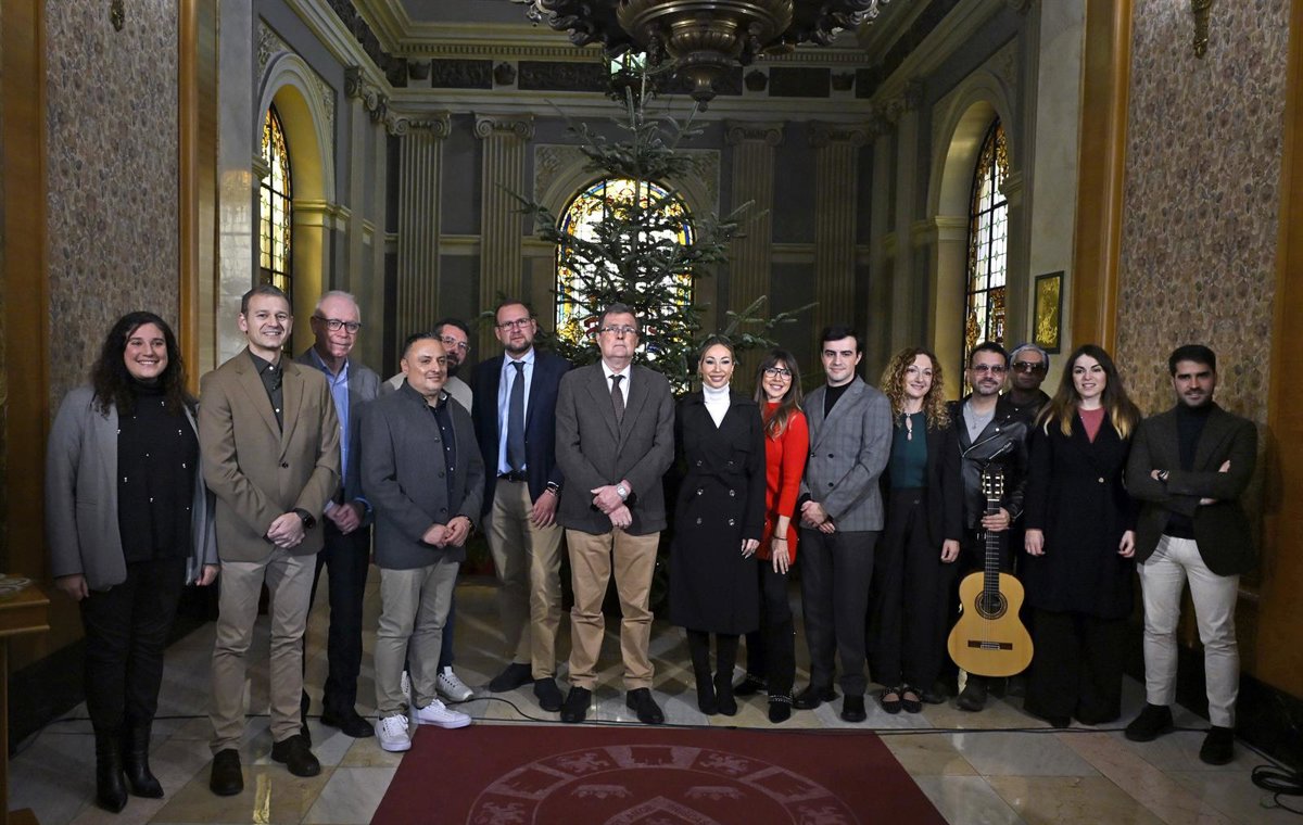 El reloj del Ayuntamiento de Murcia, listo para dar las campanadas de Nochevieja