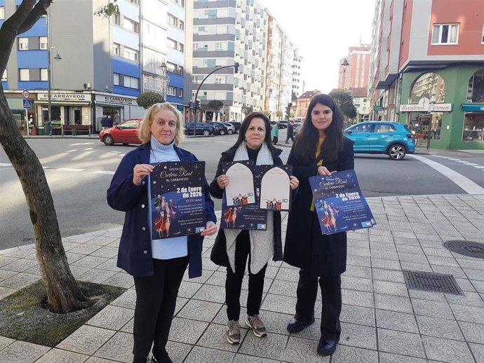 María Luisa Vázquez y Henar Lorenzo (de la asociacición Disfruta Carbayedo) ; y la concejala Rquel Ruiz.