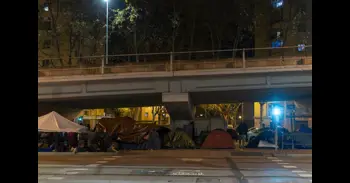 Organizaciones de apoyo a migrantes exigen vivienda digna para los afectados por el desalojo en Badalona (Barcelona)