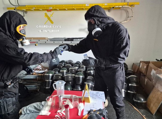 Archivo - Arxiu - Imatge d'arxiu d'un simulacre dut a terme per la Guàrdia Civil d'una suposada operació antiterrorista amb amenaça quimica.