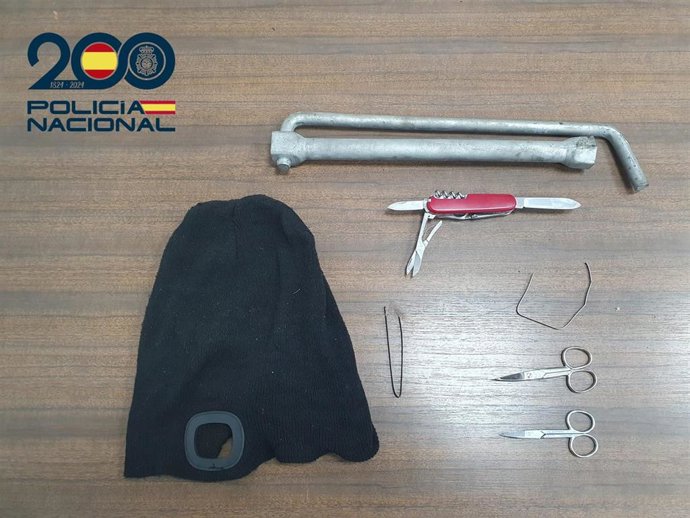 Objetos empleados por los ladrones en el robo en vehículos de Son Gotleu.