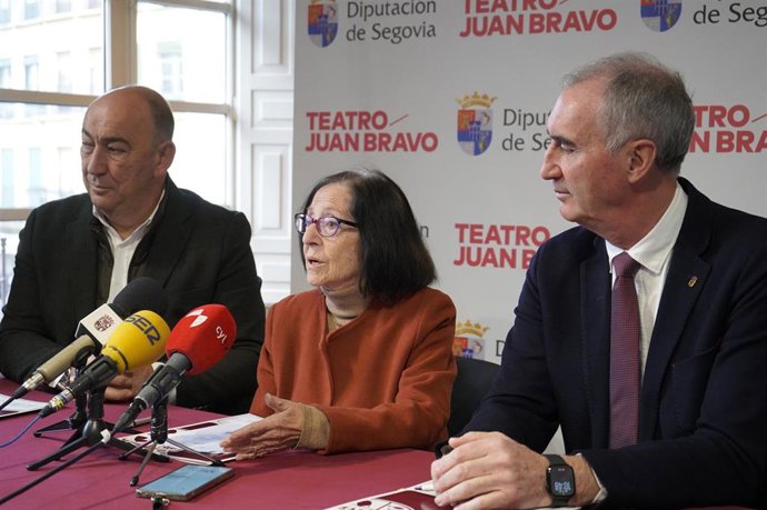El presidente de la Diputación, Miguel Ángel de vicente (izda); la presidenta de la Filarmónica, Carmen Gruber, y el alcalde de Segovia, José Mazarías