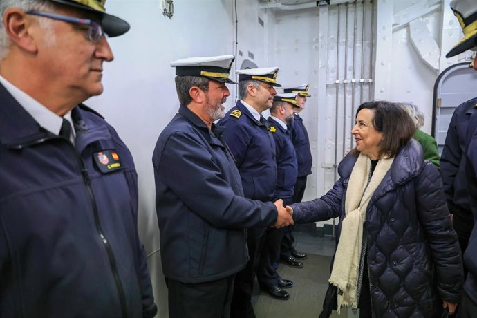 Margarita Robles en el 'Juan Carlos I' en su visita al Grupo Anfibio y de Proyección de la Flota en Rota.