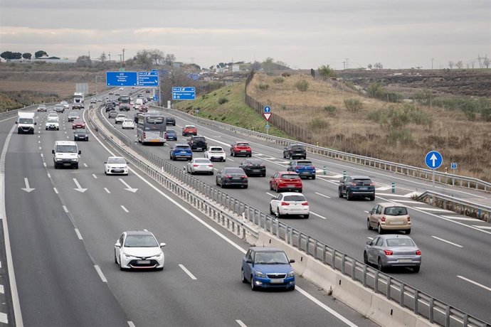Varios vehículos en la A5 en una imagen de archivo