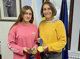 La piloto de 16 años Daniela Hernando, reconocida del Gobierno de Cantabria por su bronce en el Mundial de Trial Women2