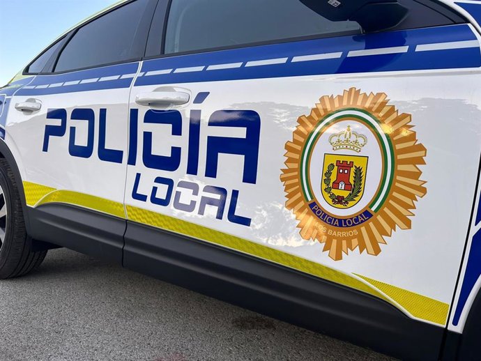 Archivo - Vehículo de la Policía Local de Los Barrios.