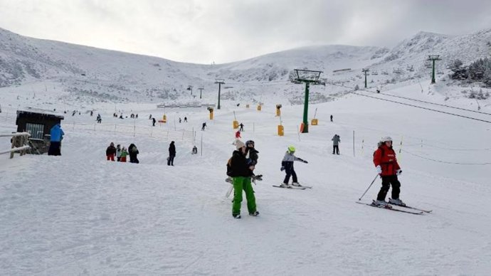 Éxito de público en la jornada de puertas abiertas al inicio de la temporada de esquí de Valdezcaray