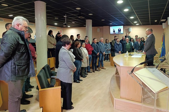 Minuto de silencio en el Pleno de Campiña Sur en memoria del desaparecido alcalde de Santaella.