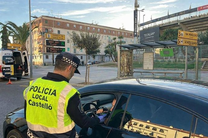 La Policia Local de Castelló intensifica els controls d'alcohol i drogues per a reforçar la seguretat vial durant el Nadal