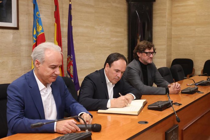 El presidente de la Generalitat, Juanfran Pérez Llorca, visita Utiel (Valencia)