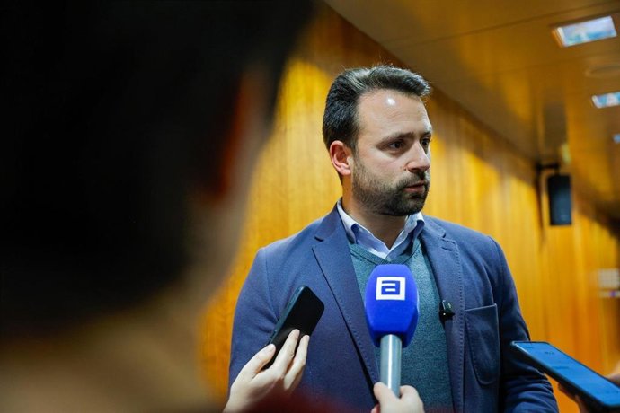 El portavoz parlamentario del PP de Asturias, Álvaro Queipo, tras la reunión de portavoces en la Junta General.