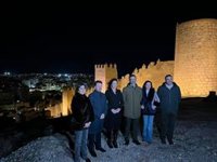 La Junta inaugura la restauración e iluminación de las Murallas del Cerro de San Cristóbal en Almería