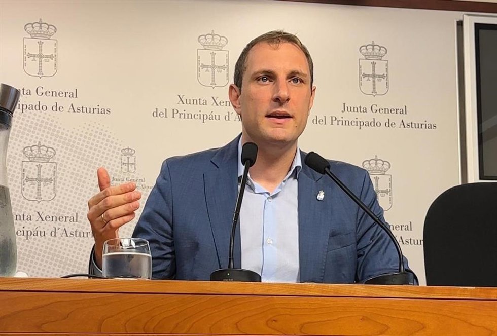 Archivo - El secretario general y portavoz parlamentario de Foro Asturias, Adrián Pumares.