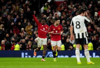 26 December 2025, United Kingdom, Manchester: Manchester United's Patrick Dorgu (L) celebrates scoring his side's first goal during the English Premier League soccer match between Manchester United and Newcastle United at Old Trafford. Photo: Martin Ricke