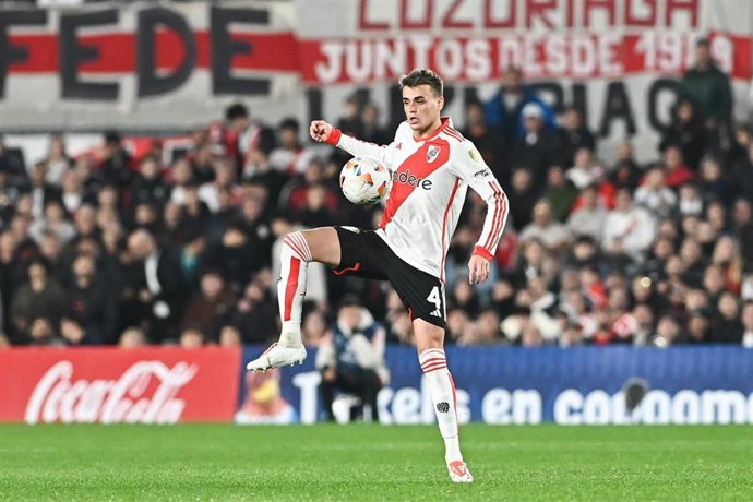 Archivo - Nico Fonseca, en un partido con River Plate.
