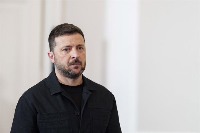 Archivo - Arquivo - 16 de junho de 2025, Viena, Viena, Áustria: VOLODYMYR ZELENSKYY, Presidente da Ucrânia, é recebido pelo Chanceler Federal austríaco CHRISTIAN STOCKER na Chancelaria Federal da Áustria, em Viena.